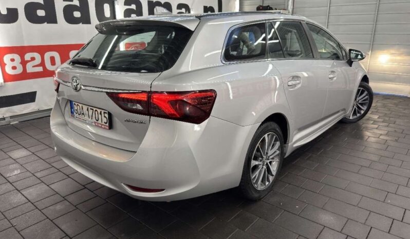 Toyota Avensis full