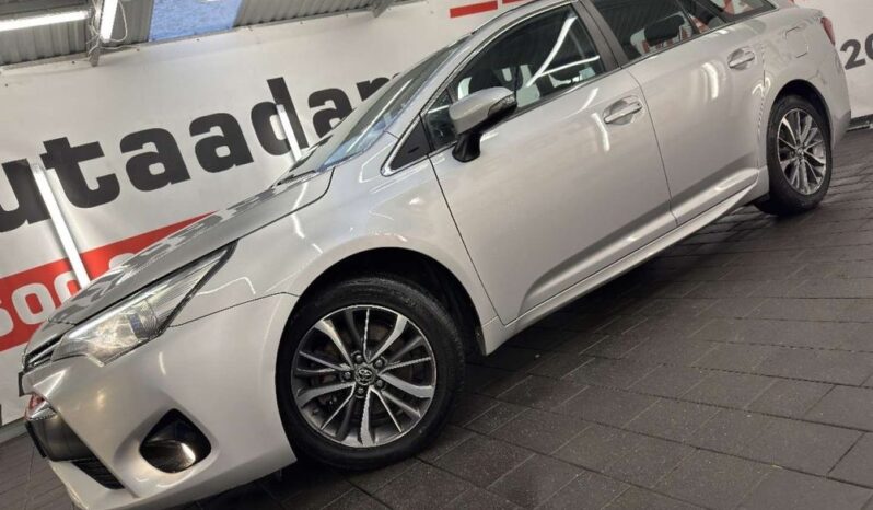 Toyota Avensis full