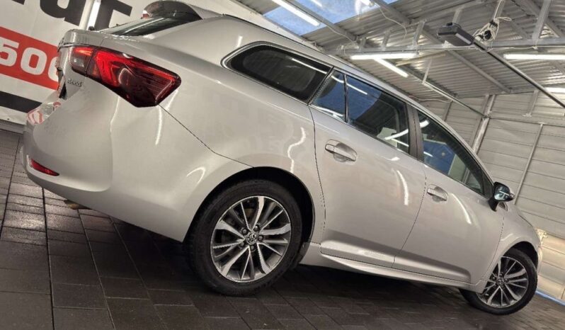 Toyota Avensis full