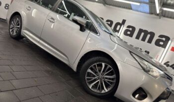 Toyota Avensis full