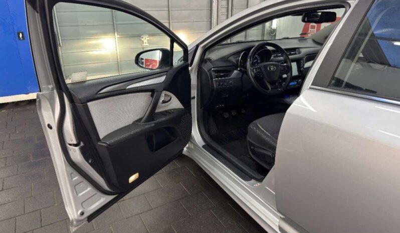 Toyota Avensis full