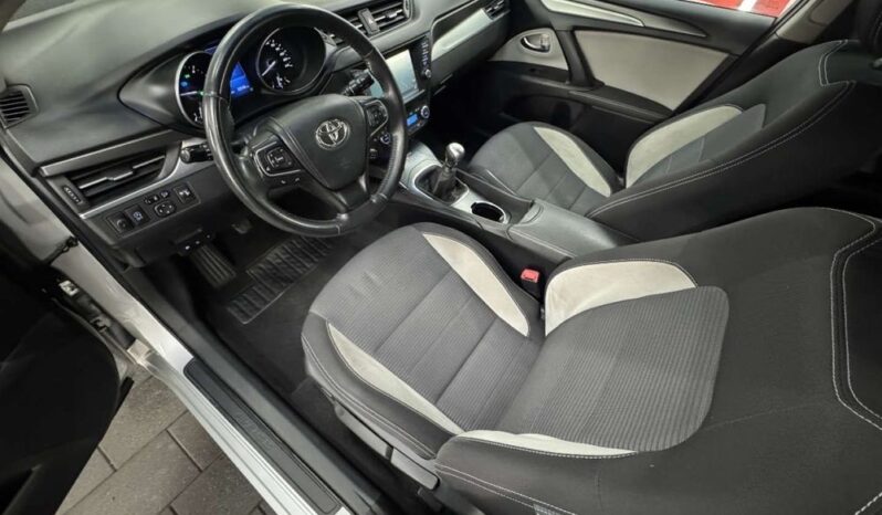 Toyota Avensis full