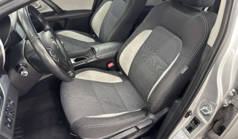 Toyota Avensis full