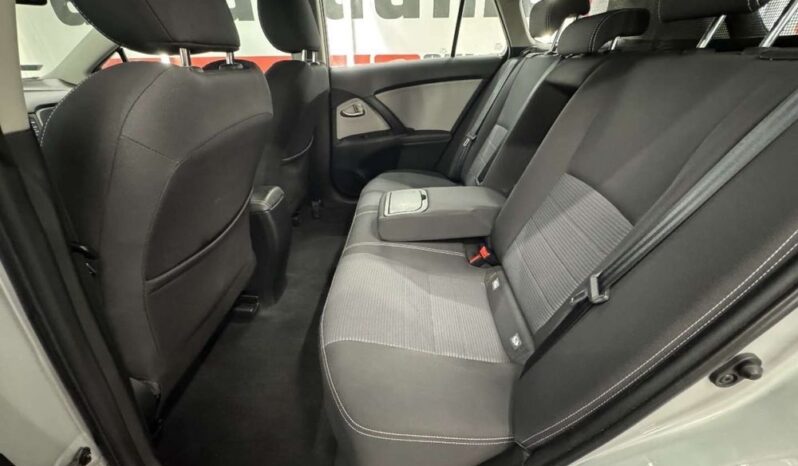 Toyota Avensis full