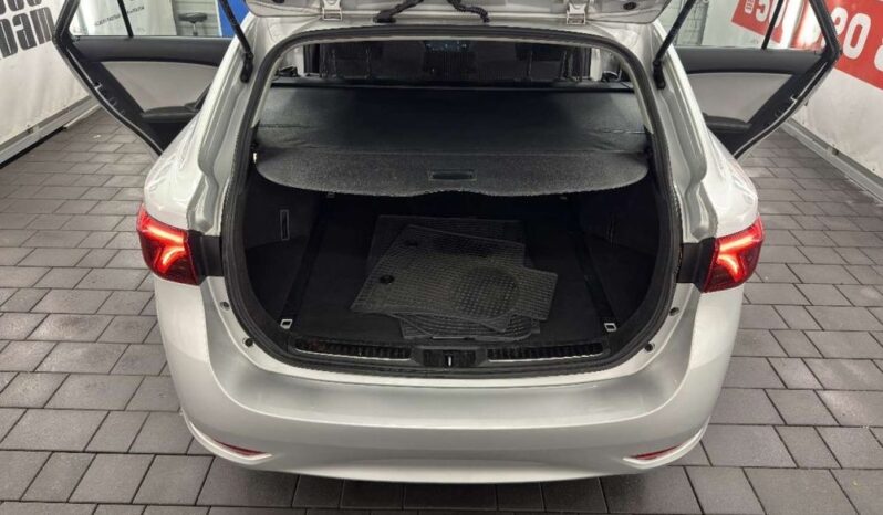 Toyota Avensis full