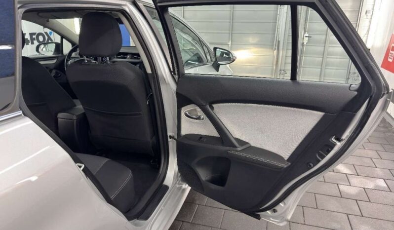 Toyota Avensis full