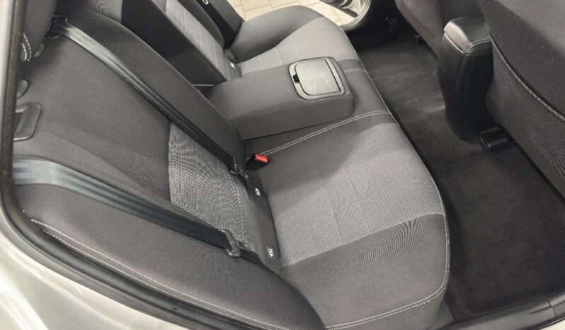 Toyota Avensis full