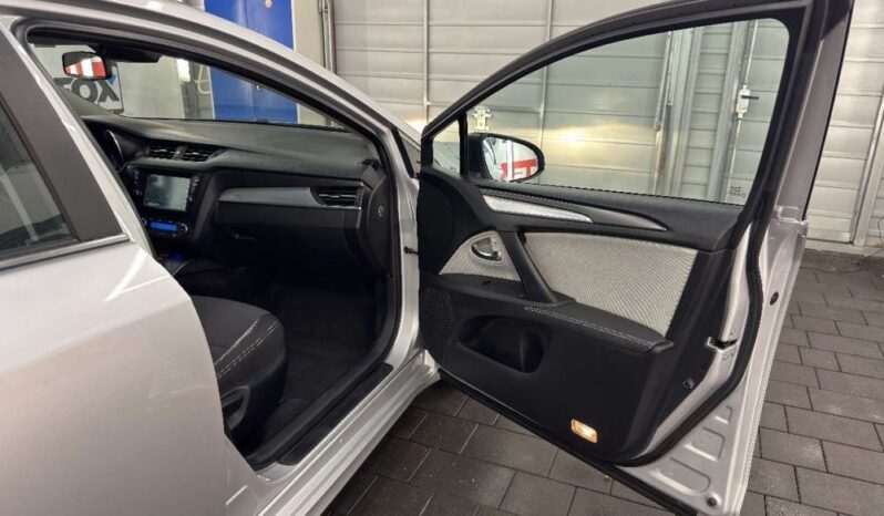 Toyota Avensis full
