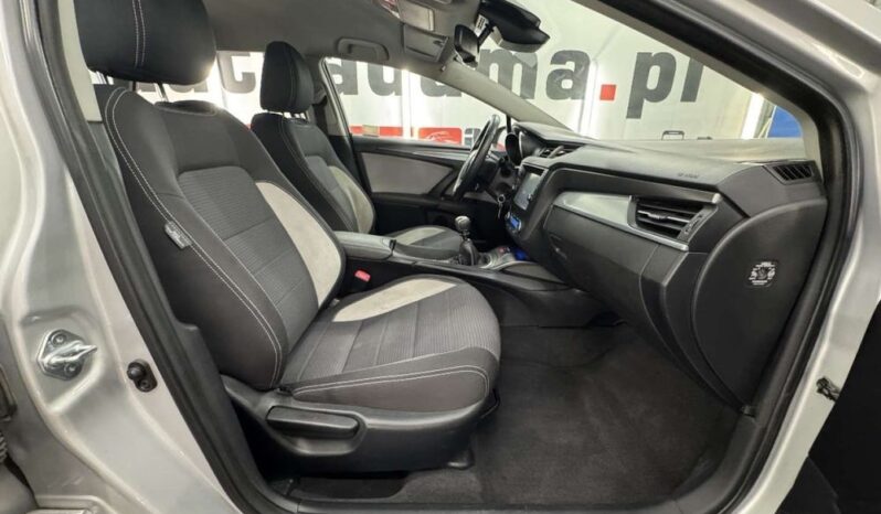 Toyota Avensis full