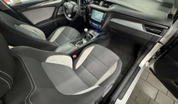 Toyota Avensis full