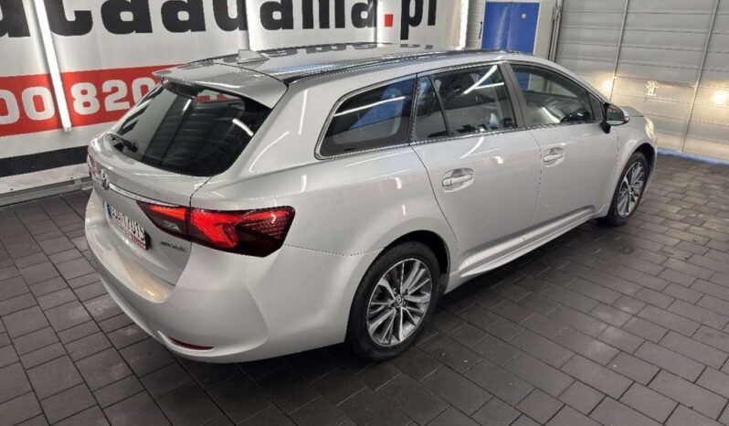 Toyota Avensis full