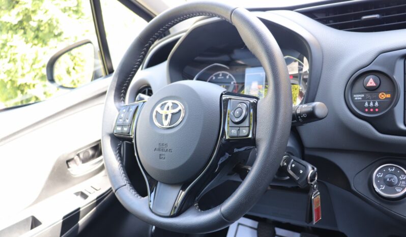TOYOTA YARIS 1.5 BENZYNA, NISKI PRZEBIEG, 1 WŁAŚCICIEL, SALON POLSKA full