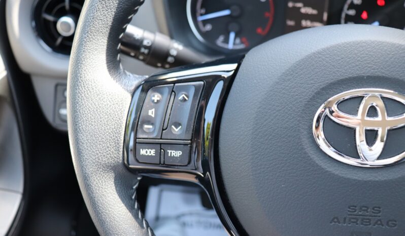 TOYOTA YARIS 1.5 BENZYNA, NISKI PRZEBIEG, 1 WŁAŚCICIEL, SALON POLSKA full
