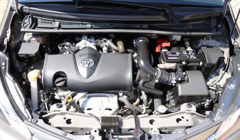 TOYOTA YARIS 1.5 BENZYNA, NISKI PRZEBIEG, 1 WŁAŚCICIEL, SALON POLSKA full