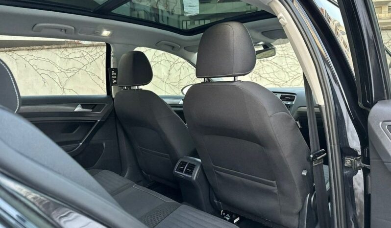 Volkswagen Golf full