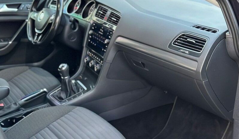 Volkswagen Golf full