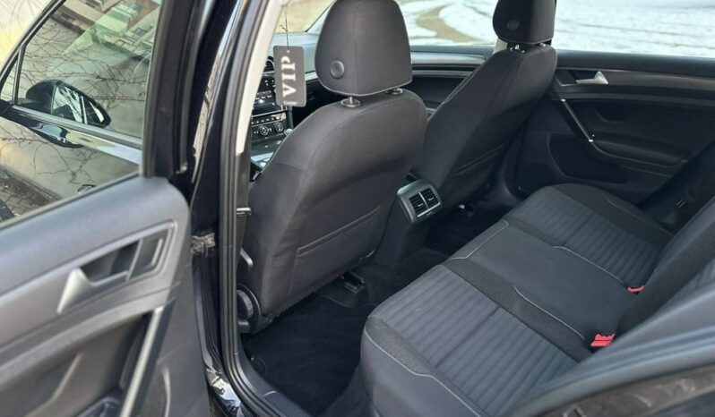 Volkswagen Golf full