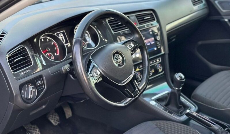 Volkswagen Golf full