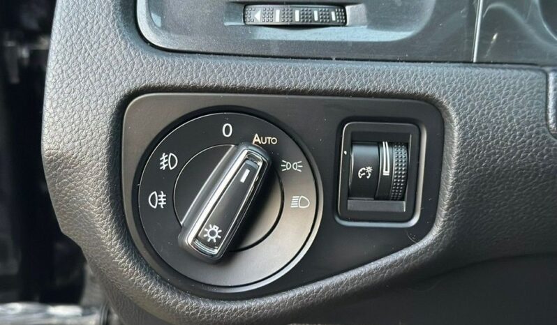 Volkswagen Golf full