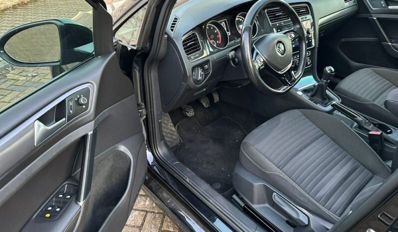 Volkswagen Golf full