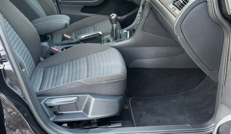 Volkswagen Golf full