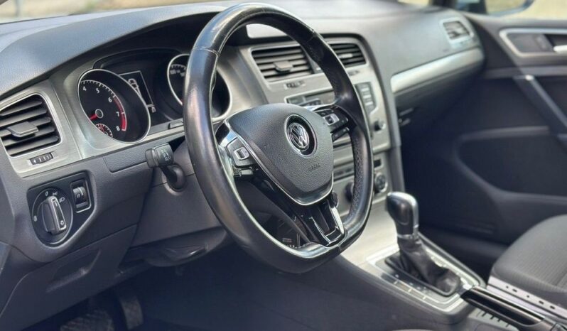 Volkswagen Golf full