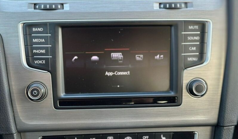 Volkswagen Golf full