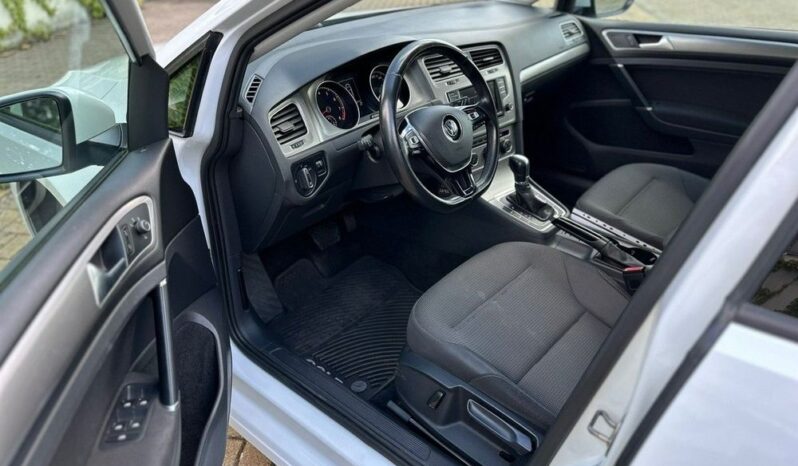 Volkswagen Golf full