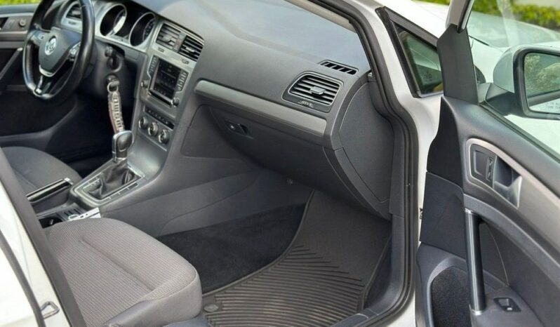 Volkswagen Golf full