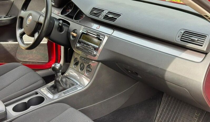 Volkswagen Passat full