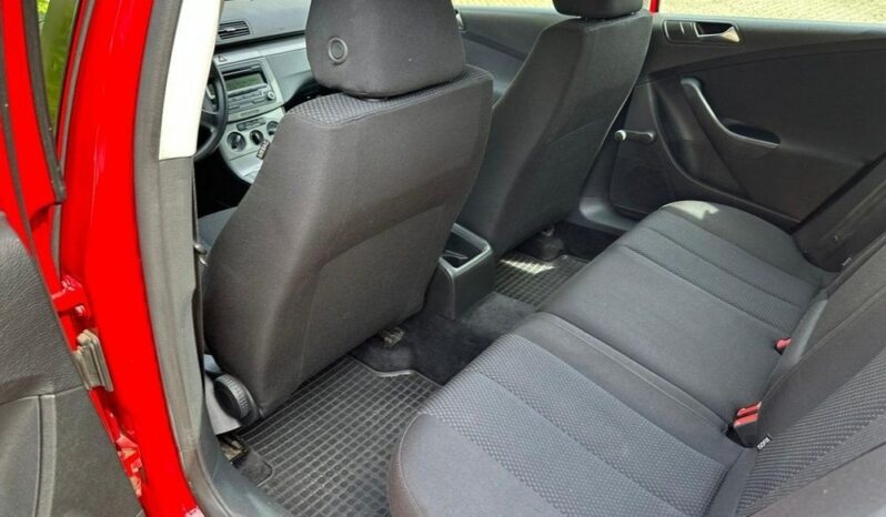 Volkswagen Passat full