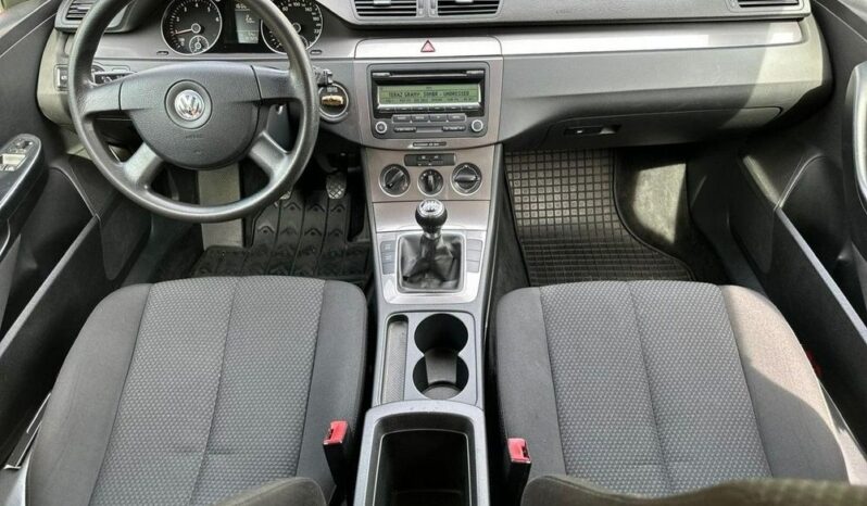 Volkswagen Passat full