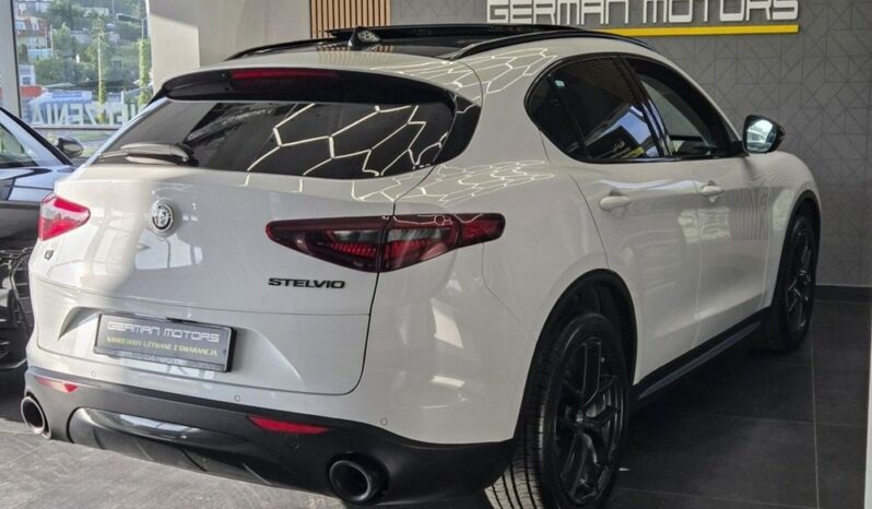 Alfa Romeo Stelvio 2.0 Turbo Sprint Q4 full
