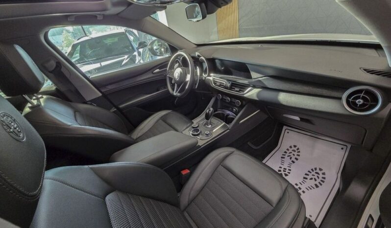 Alfa Romeo Stelvio 2.0 Turbo Sprint Q4 full