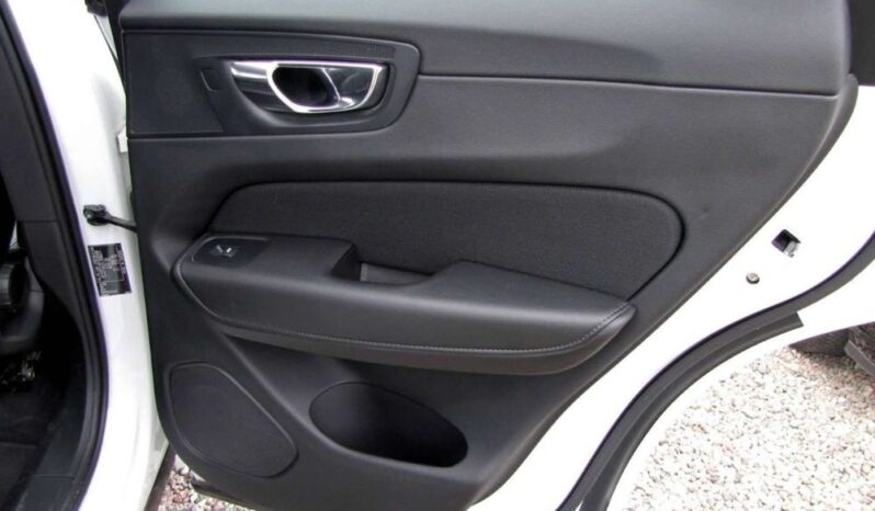Volvo XC 60 D3 Momentum full