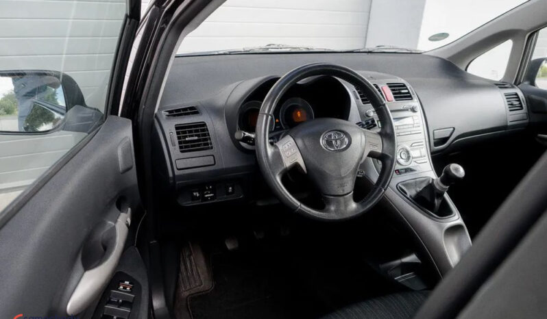 Toyota Auris 1.6 VVT-i Sol full
