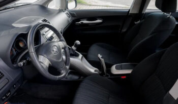 Toyota Auris 1.6 VVT-i Sol full