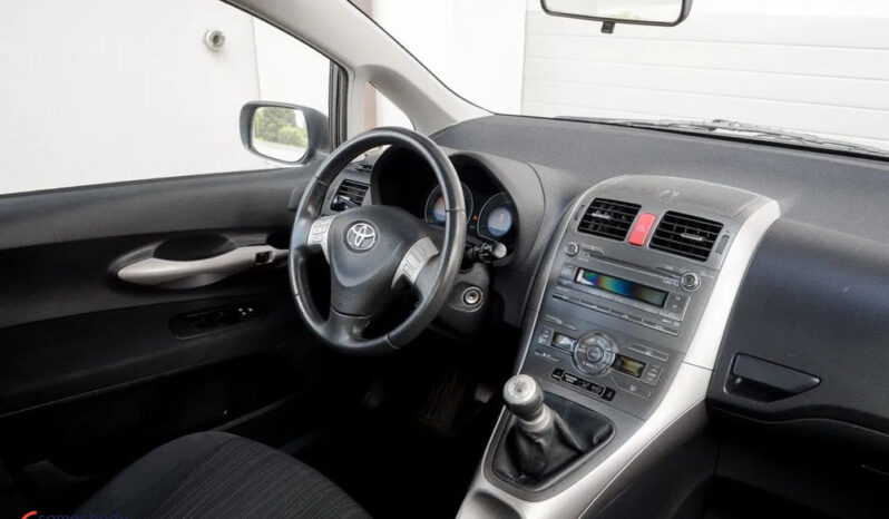 Toyota Auris 1.6 VVT-i Sol full