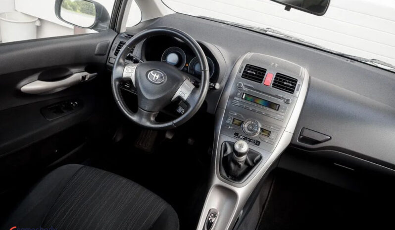 Toyota Auris 1.6 VVT-i Sol full