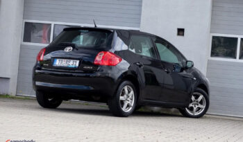 Toyota Auris 1.6 VVT-i Sol full