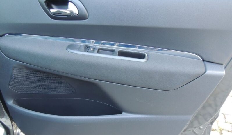 Peugeot 5008 full
