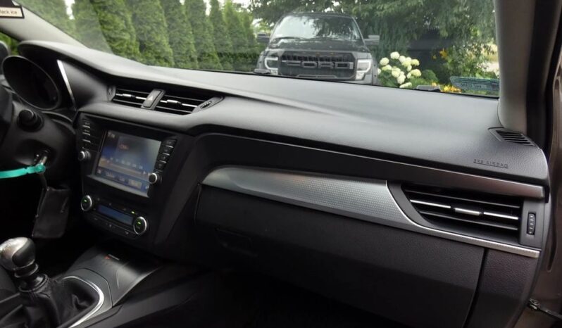 Toyota Avensis 2.0 D-4D Premium full