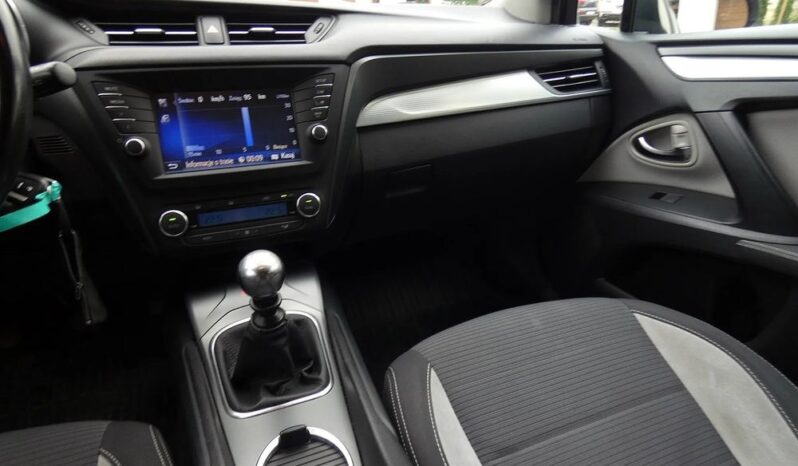 Toyota Avensis 2.0 D-4D Premium full