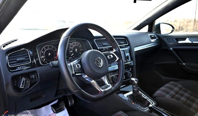 Volkswagen Golf full