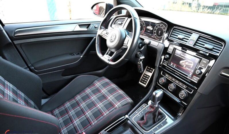 Volkswagen Golf full