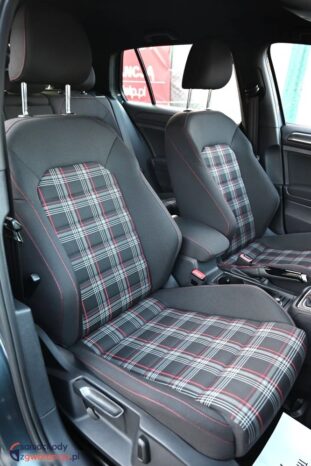 Volkswagen Golf full