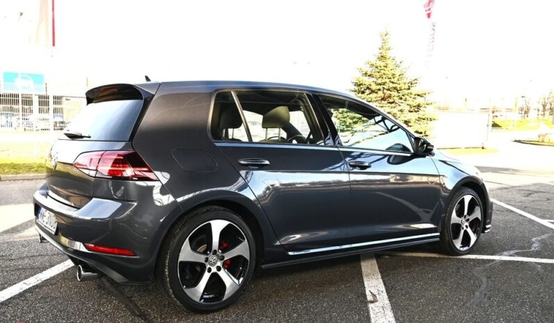 Volkswagen Golf full