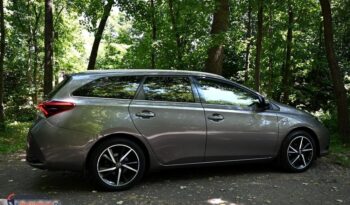 Toyota Auris full