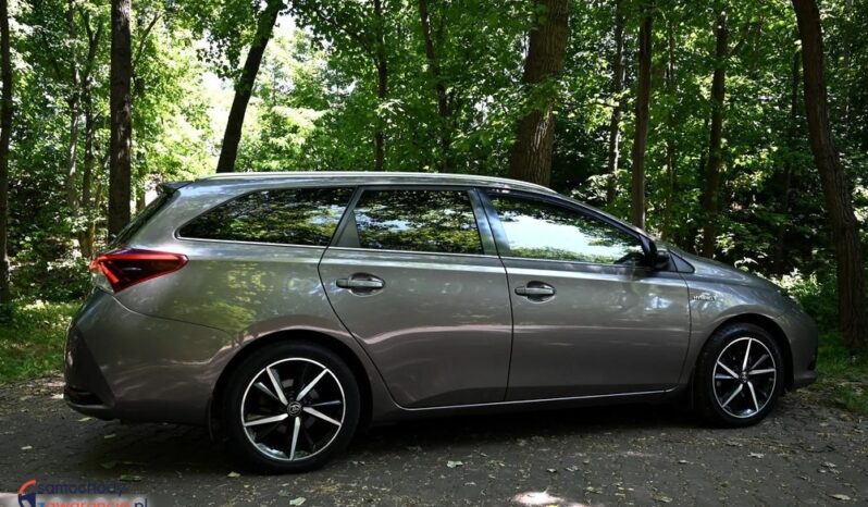 Toyota Auris full