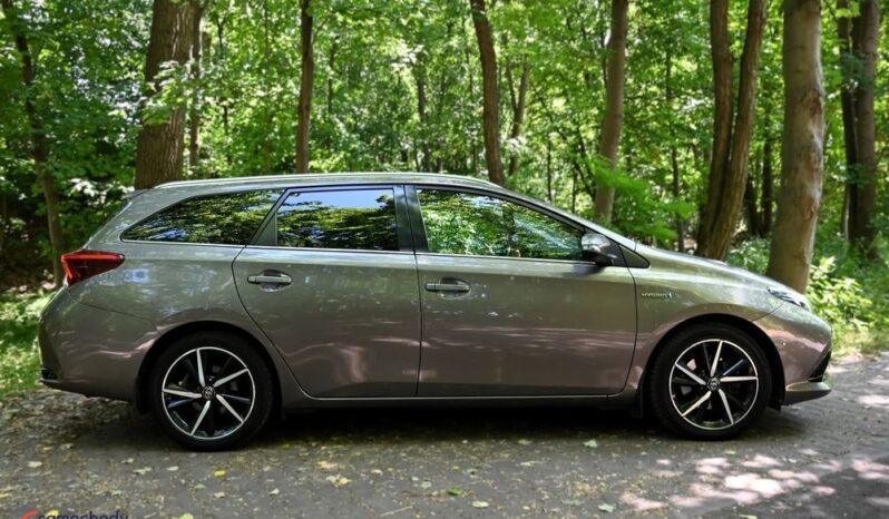 Toyota Auris full
